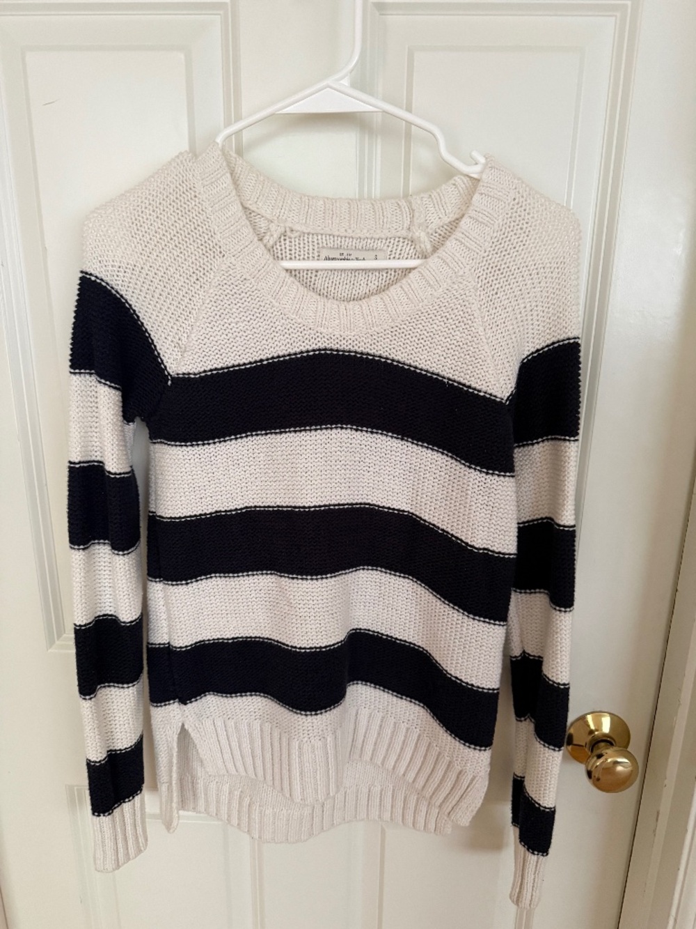 abercrumbie & fitch cable knit sweater size small cotton black/white strip